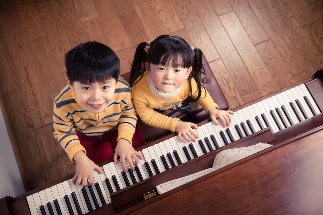 child playing the piano